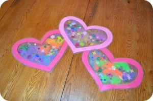 Valentine's day activities for preschoolers! Perfect heart valentines crafts for toddlers and preschoolers , #valentinescrafts #valentinesday #preschool #heart #toddleractivities