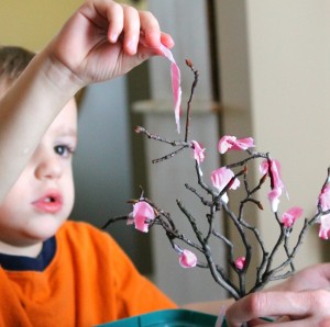 a great spring craft for kids! Sensory art too!