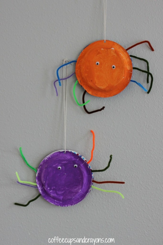 spiders made from paper plates and pipecleaners