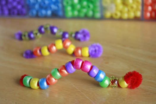 pipecleaner beaded caterpillars for spring crafts