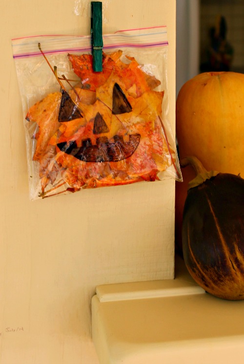 Such an adorable leafy pumpkin craft for toddlers and preschoolers!