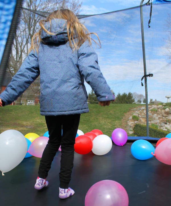 Balloons on the trampoline -a perfect brithday party idea!
