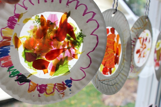 Fall crafts for preschoolers - fall leaf sun catchers
