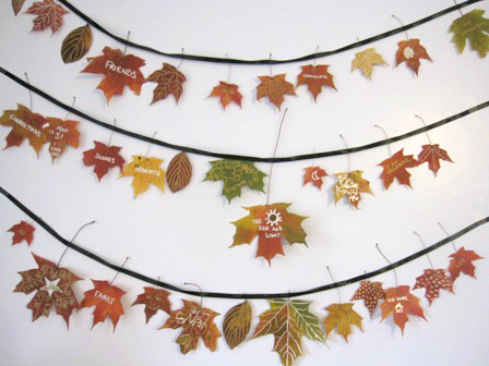 Fall crafts for preschoolers -leaf garland