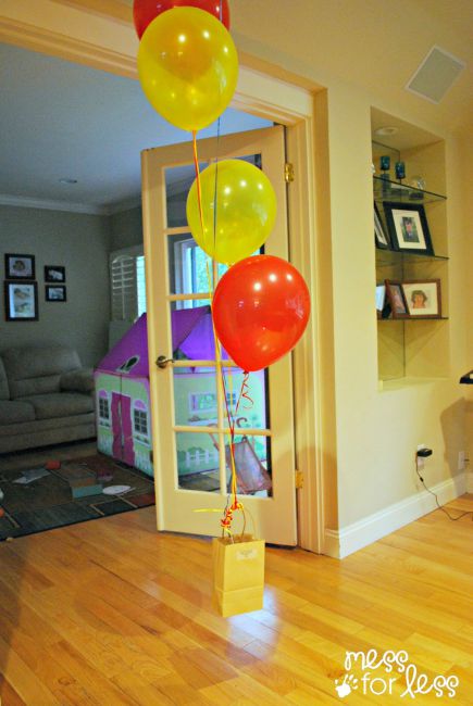 Science experiments for preschoolers - balloons lifting bag
