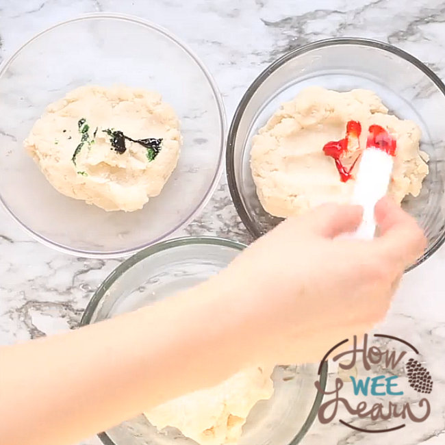 This is the easiest no-cook playdough recipe EVER! And it turns out silky smooth too. It takes less than 5 minutes to make and lasts for 6 months! #playdough #playdoughrecipe #tutorial #preschoolactivity #toddlercraft #funforkids #parentingtips #howweelearn #finemotorskills