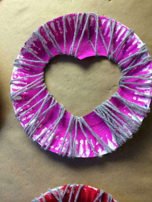 Paper plate valentine crafts - threaded hearts