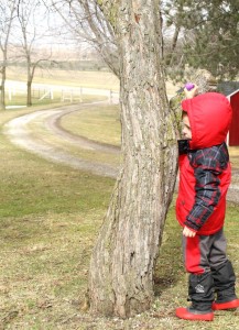 An outdoor scavenger hunt for kids! Such a great idea!