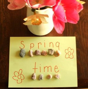 This scavenger hunt is simple and fun! Perfect for preschoolers, kindergarteners and for outside play and learning letters