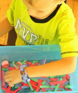 These quiet boxes are perfect for quiet time activities for kids. Making paper chains into jewellery! Great for developing fine motor skills too.