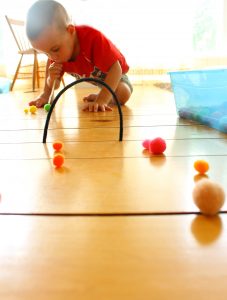 This is a fabulous quiet time activity for preschoolers and toddlers! Pompom hockey using a straw for blowing. So many awesome quiet bins idea on this site.