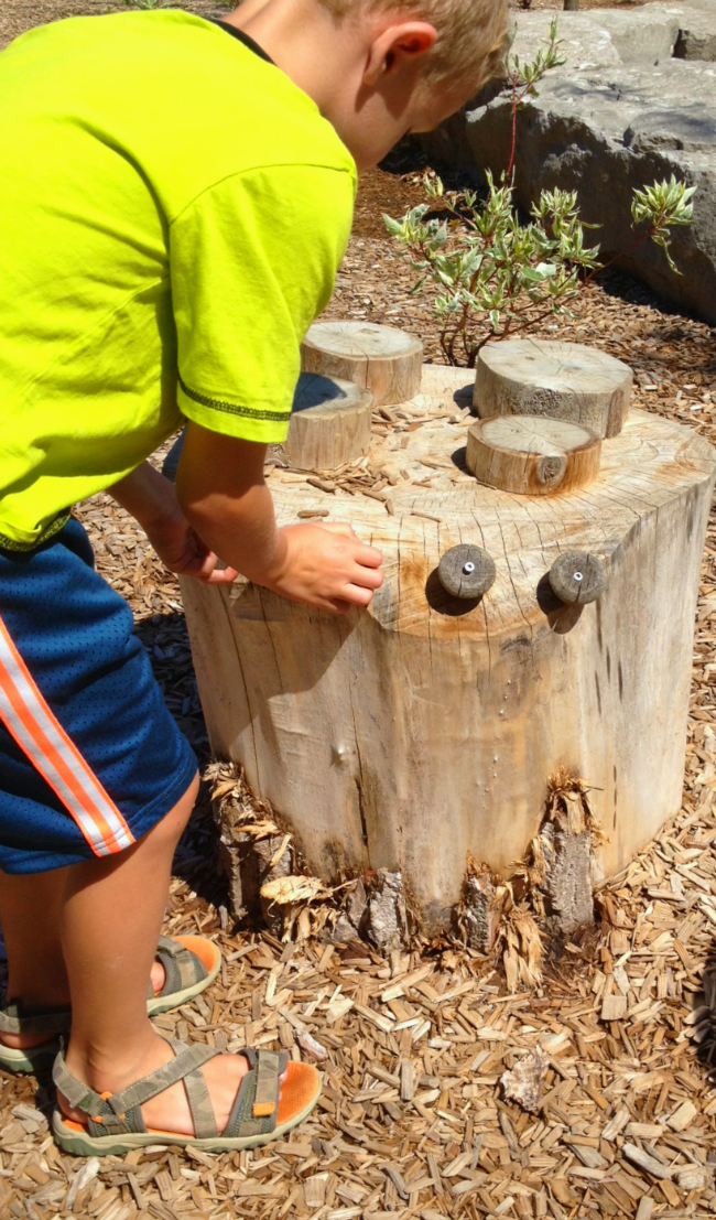 Use a stump to make a tree trunk stove for a mud kitchen! Great for imaginative preschool outdoor play.