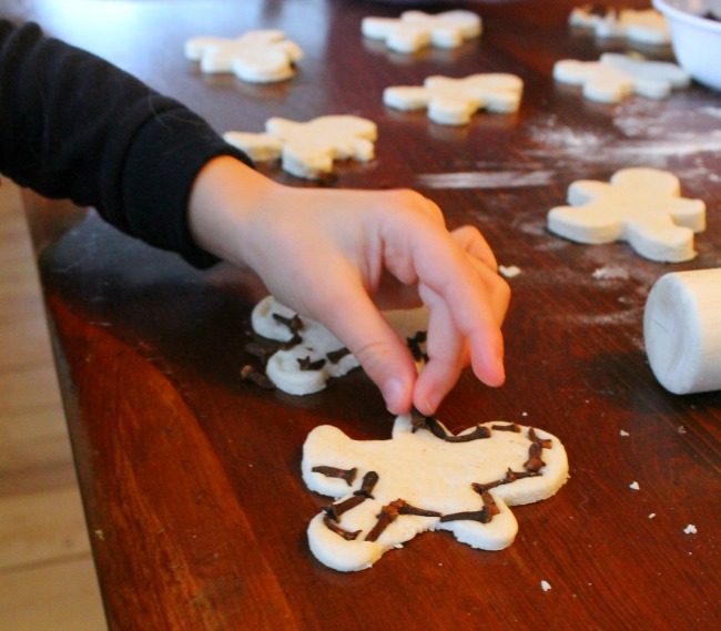 Salt dough Christmas ornaments with cloves! This is the best salt dough recipe!
