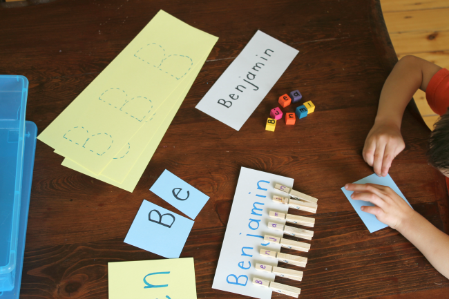 These name activities are perfect for preschoolers! Love how they are all set up in a quiet time format too - awesome for independent practice. 