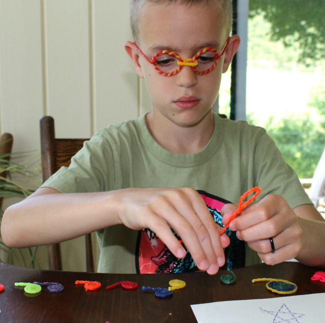 Creating and playing while building fine motor skills for preschoolers! These Wikki Stix are cool. #preschool #sponsored #finemotor #wikkistix