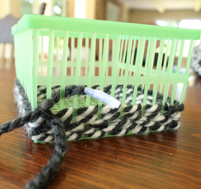 A great way to practice patterning with kids is weaving. This is a great and simple woven basket craft for kids. An awesome woven basket tutorial! #weaving #preschool #craft #patterns